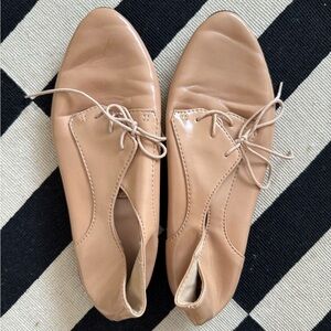 Old Navy Beige Oxfords Women's Shoes